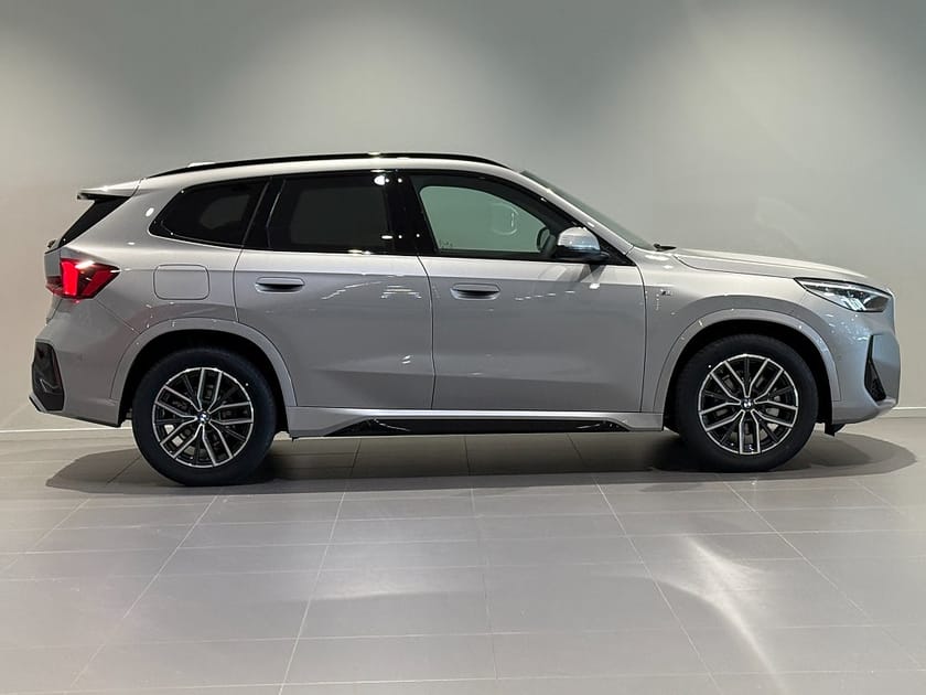 Bild 3 av BMW X1 sDrive18i M Sport Drag Backkamera Rattv Tonade 18"