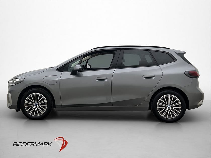 Bild 2 av BMW 225e xDrive Active Tourer 245hk Luxury Line Wide Kamera Drag CarPlay