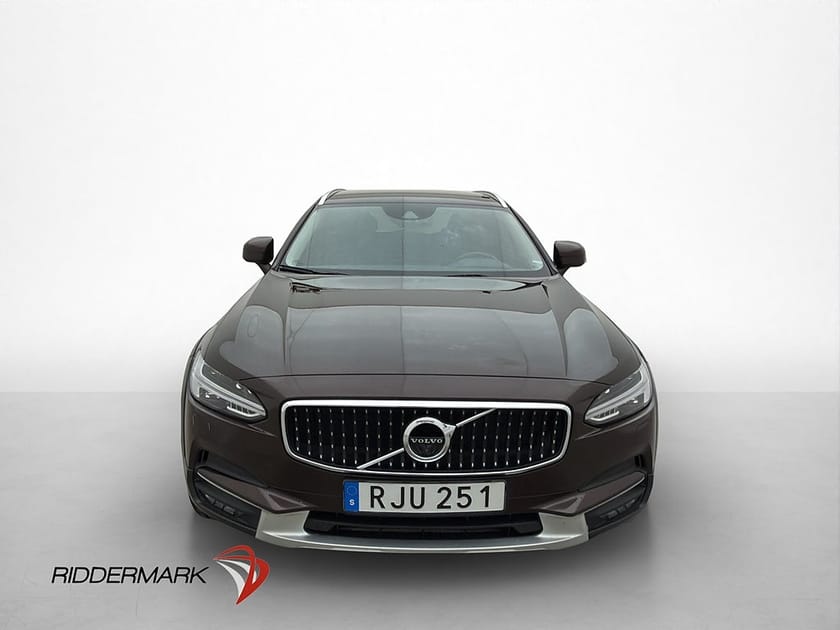 Bild 2 av Volvo V90 Cross Country D5 AWD 235hk Inscription Värm Drag