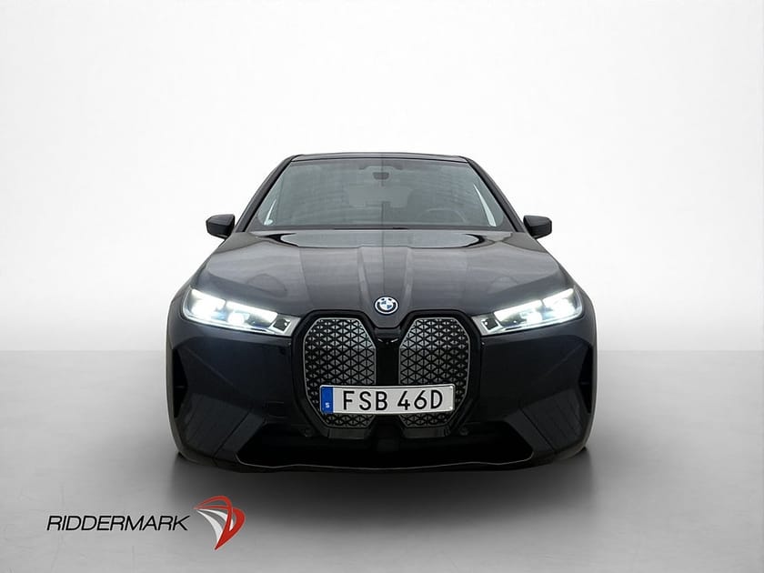Bild 3 av BMW iX xDrive50 Sport Sky Pano 360° H/K 4-Zon HUD MOMS Drag