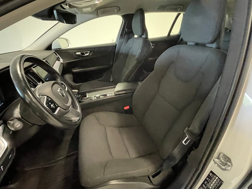 Bild 5 av Volvo V60 D4 AWD Momentum SE II Drag Nav Backkamera