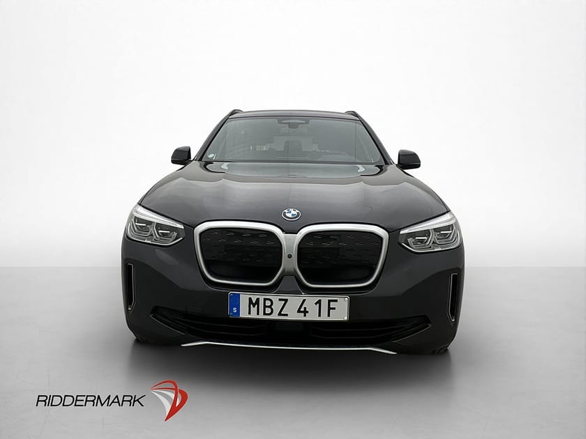 Bild 3 av BMW iX3 286hk Pano H/K HUD Skinn Drag 360° Cockpit