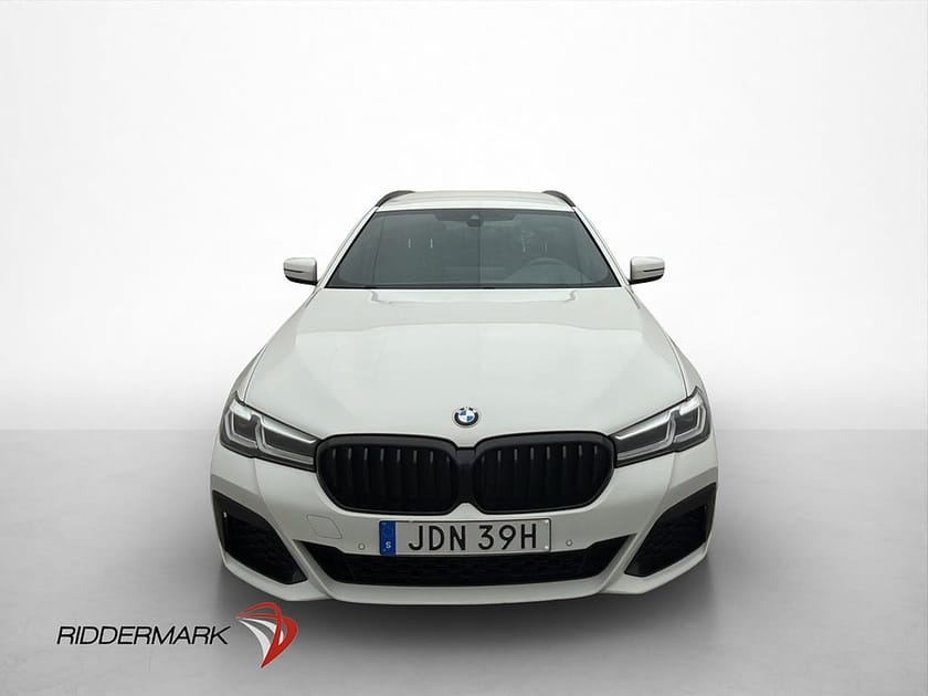 Bild 2 av BMW 530e xDrive Touring M Sport Shadowline Kamera Navi Drag