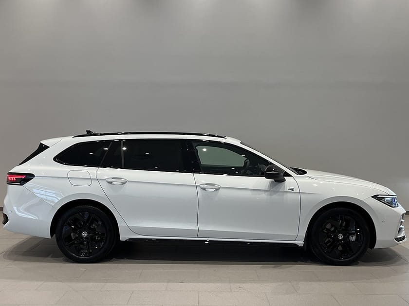 Bild 3 av Volkswagen Passat Variant eHybrid 272 DSG6 R-LINE