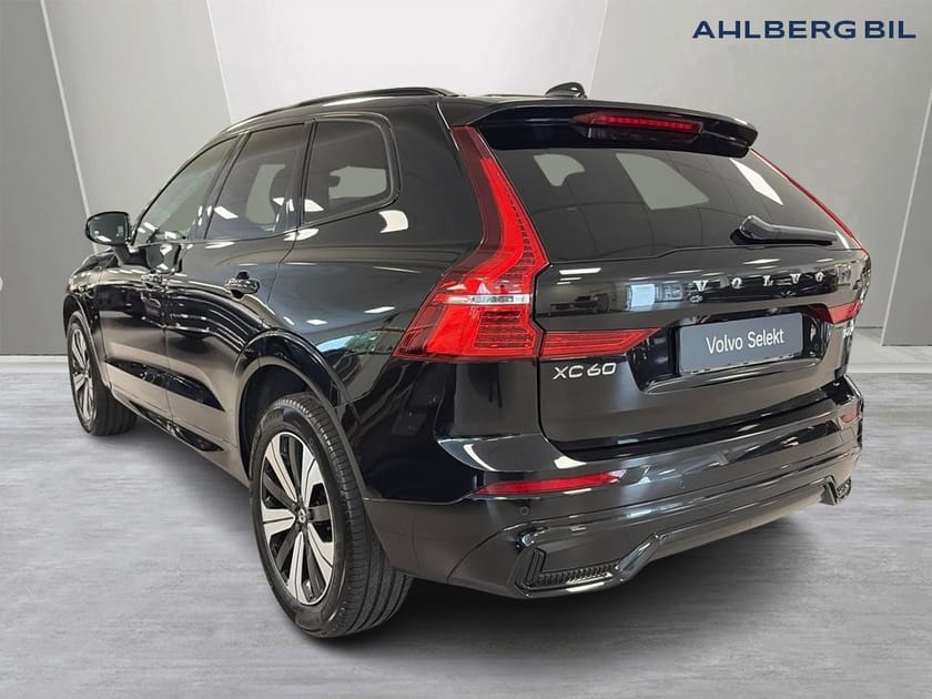 Bild 3 av Volvo XC60 T6 Plus Dark Edition, Halvautomatisk Dragkrok, Panoramatak, BLIS, Google Maps, Apple Carplay