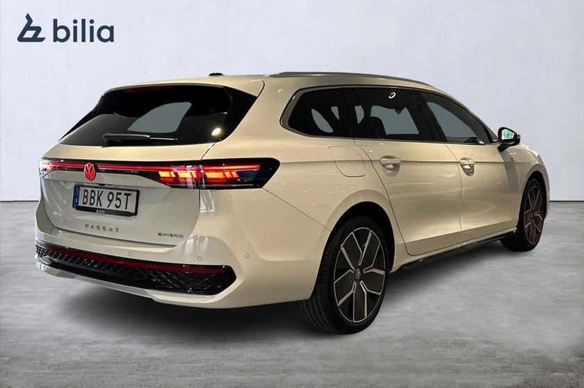 Bild 5 av Volkswagen Passat Variant eHybrid 272 DSG6 R-Line Drag-Värmepaket
