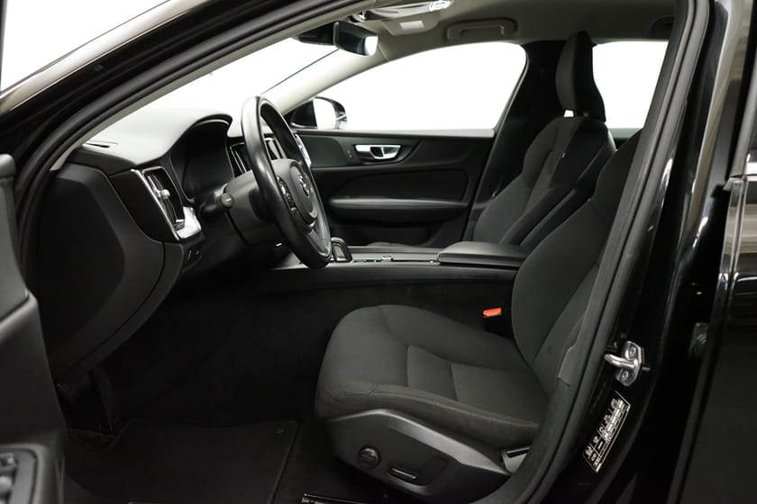 Bild 5 av Volvo V60 B4 Bensin Momentum Advanced Edition, Dragkrok, Baklucka elmanövrerad