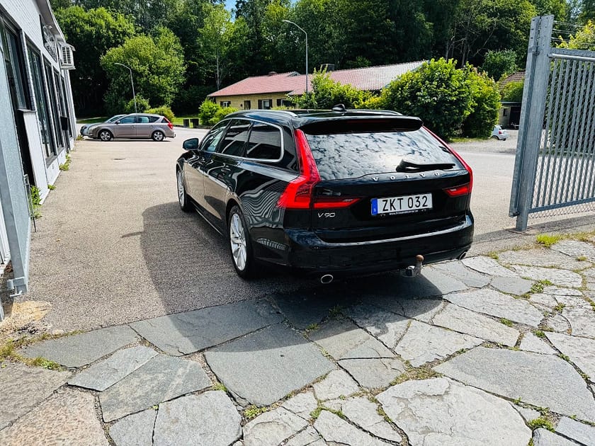 Bild 4 av Volvo V90 T4 190HK AUTOMAT MOMENTUM / NAVI / DRAG / VÄRMARE