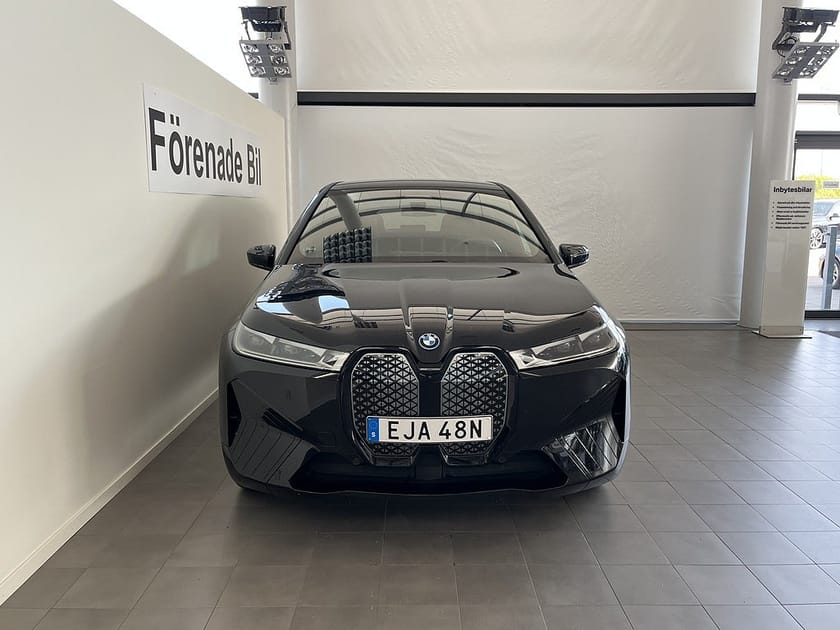 Bild 2 av BMW iX xDrive40 M Sport Innovation 22" Drag Rattvärme H/K