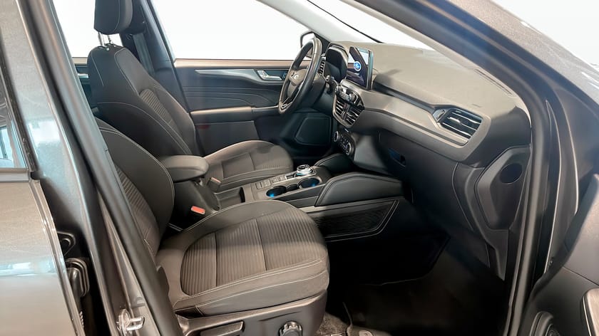 Bild 3 av Ford Kuga Plug-In Hybrid Titanium 225Hk / Rattvärme / Årsskatt 360kr