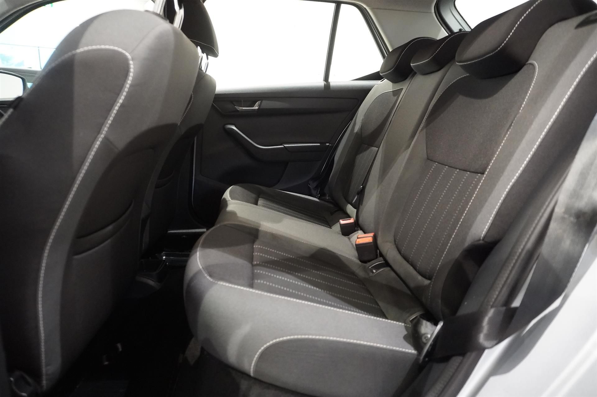Skoda Fabia 1.0 MPi Style P-Sensor 2019, bild 6/10