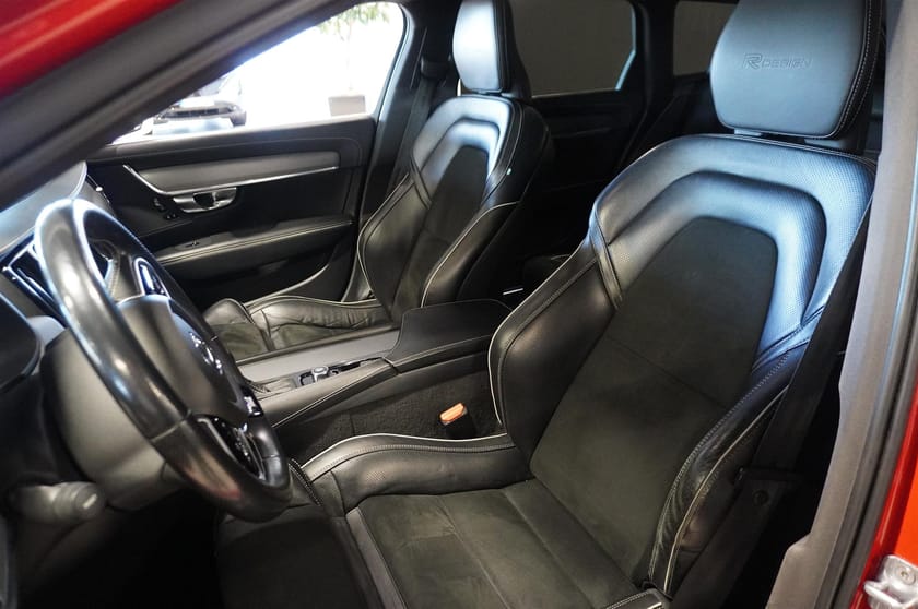 Bild 4 av Volvo V90 T4 Geartronic R-Design Automat Navi Panorama Dragkrok Värmare