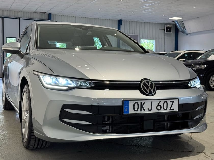Bild 2 av Volkswagen Golf 8.5 Life Edition Mildhybrid 1.5eTSI|Parkeringsvärm
