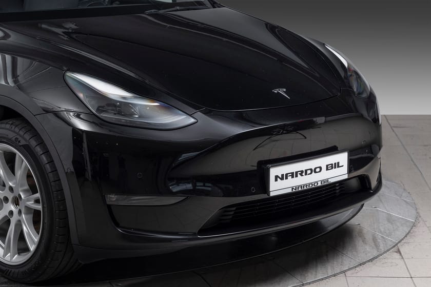 Bilde 2 av Tesla Model Y Long Range AWD Varmepumpe/Krok/El.seter/Glasstak/360kamera