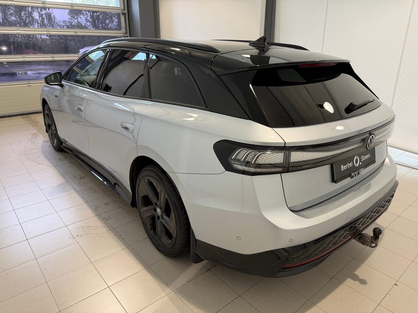 Bilde 4 av Volkswagen ID.7 GTX Tourer 340hk EXCLUSIVE / HUD / KROK / 360 KAMERA / MATRIX