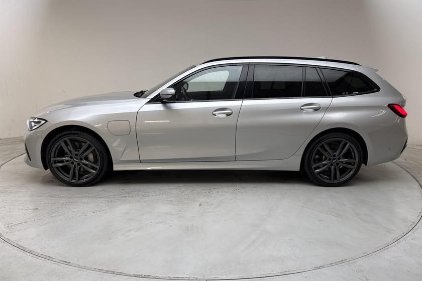 Bild 2 av BMW 330e Touring 330 G21 (292hk) Sport Line Harman/Kardon