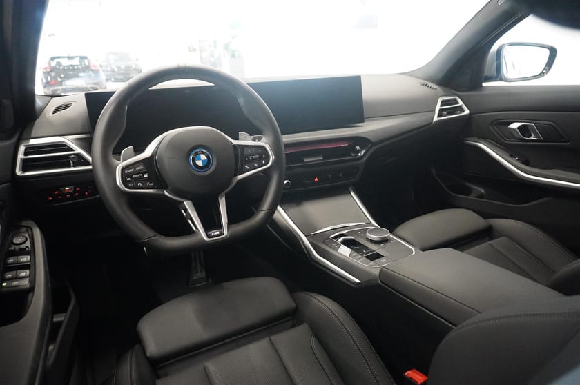 Bild 5 av BMW 330e xDrive Touring M-Sport 292hk