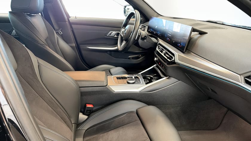 Bild 3 av BMW 330e xDrive Sedan M-Sport Drag Elstol H/K Adaptiv farthållare