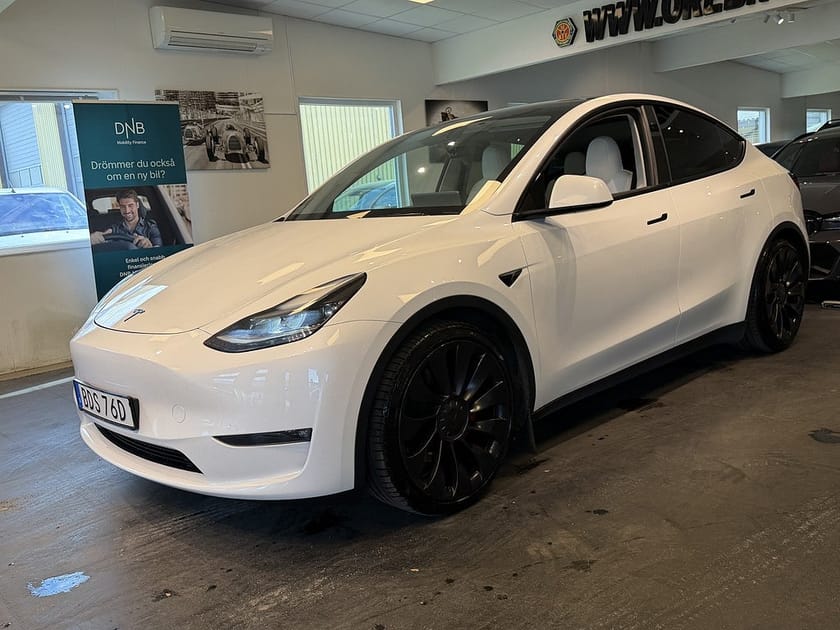Bild 2 av Tesla Model Y Performance Drag Pano Kolfiber Värmepump 534hk