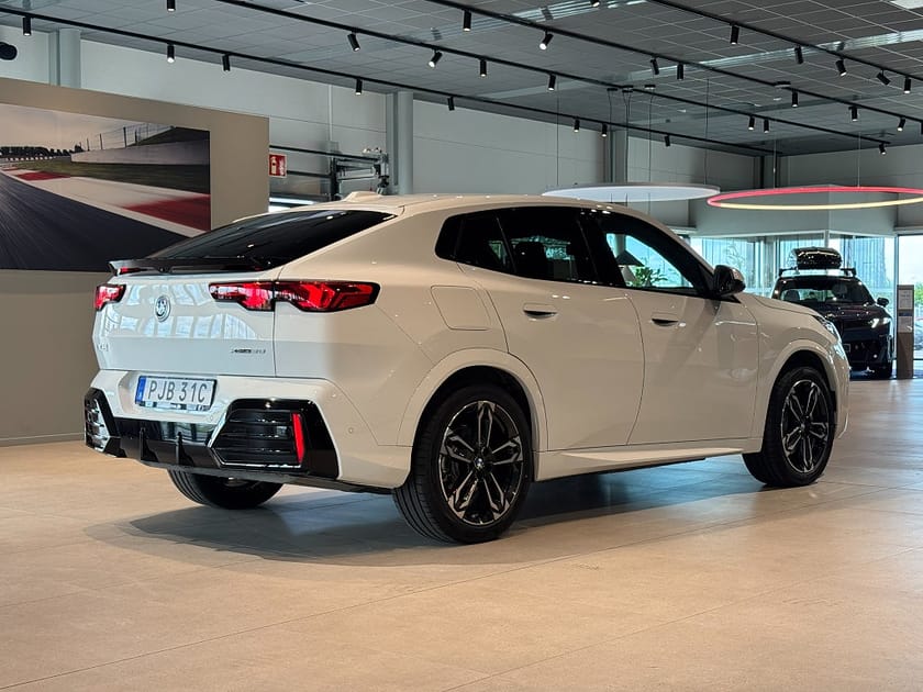 Bild 4 av BMW iX2 xDrive30 M Sport D/A Pro Rattvärme Tonade rutor Drag