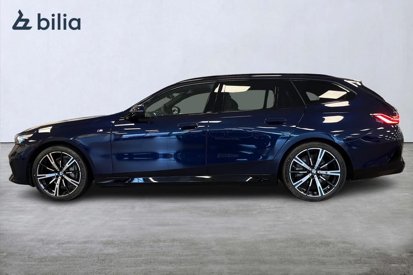 Bild 3 av BMW i5 eDrive40 Touring |M Sport|B&W|Drag|Panorama|Kolfiber|SE SPEC