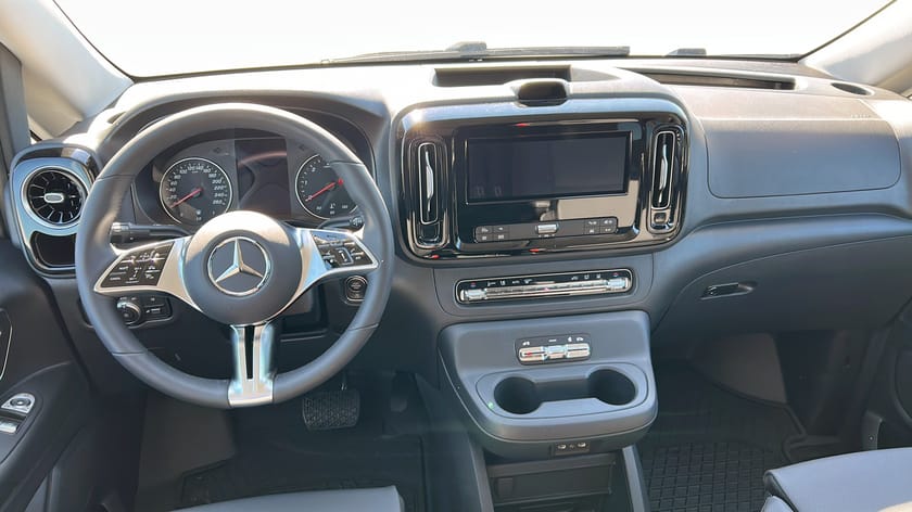Bild 4 av Mercedes-Benz Vito Tourer 124 CDI 4x4 3.1t MIXTO EX. LÅNG Sport Edition