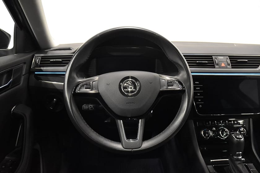 Bild 2 av Škoda Superb Kombi 2.0 TDI 4x4 L&K Drag Skinn Pano AdaptivF Rattv P-värm 190hk