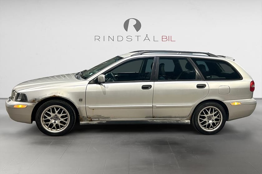 Bild 3 av Volvo V40 2.0T 163 HK 0.61 L/MIL 1985KR/ÅR 2NYCKLAR 16"