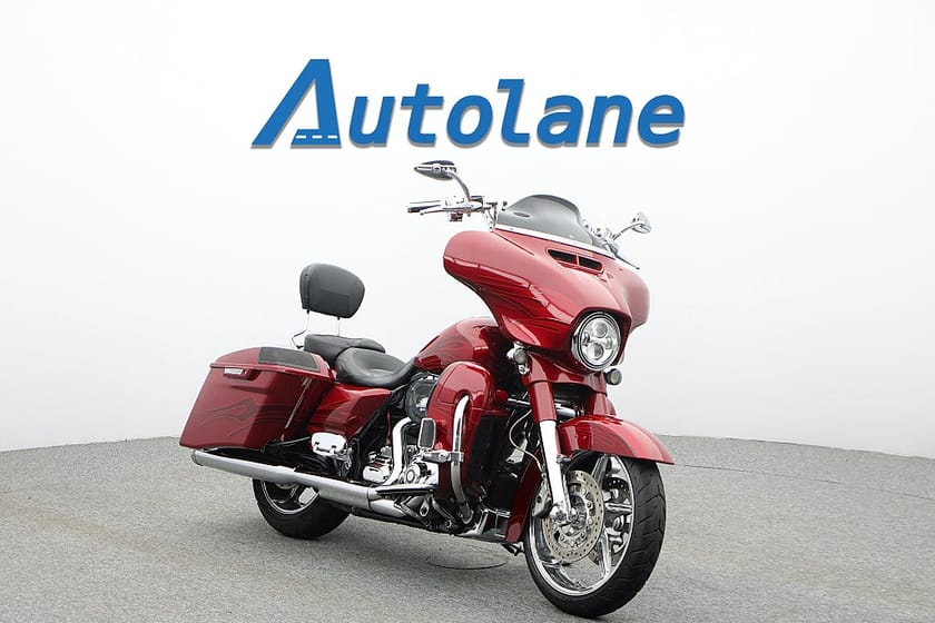 Bild 1 av Harley-Davidson Street Glide CVO CVO* Sommarkampanj 4,99%