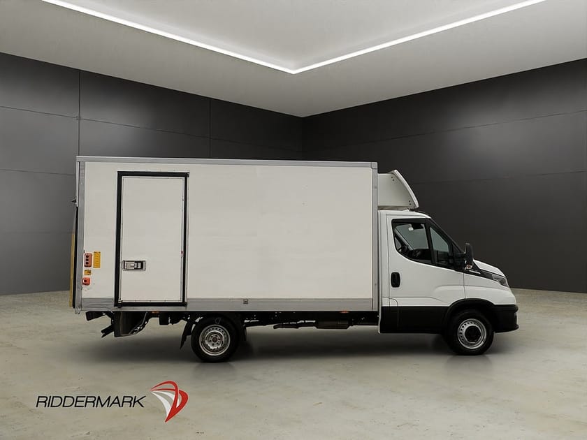 Bild 2 av Iveco Daily 35-140 Chassi Cab 2.3JTD BAKGAVELLYFT Sidodörr Farthållare Moms
