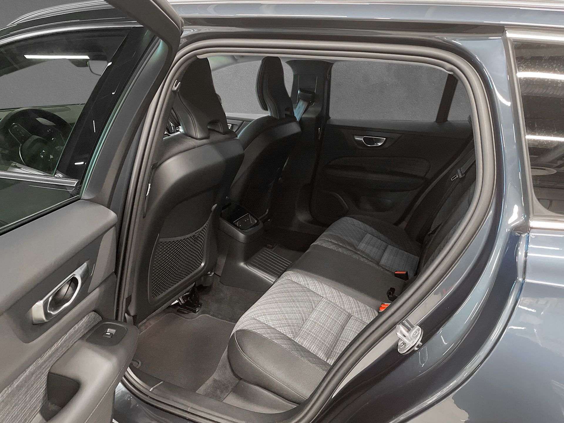 Volvo V60 Recharge T6 Core Edition 2024, bild 6/8