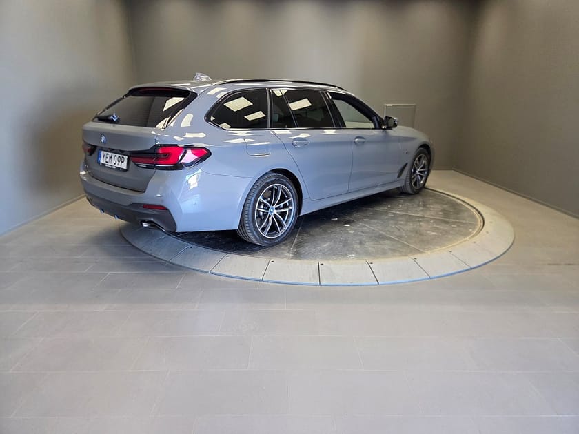 Bild 5 av BMW 530e xDrive Touring M Sportpaket Dragkrok Komfortstol med minne Laserlysen