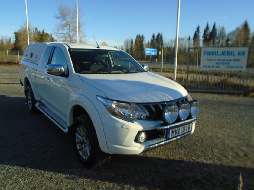 Bild 2 av Mitsubishi L200 Club Cab 2.4 DI-D 181hk  4X4  Värmare,Drag,Moms