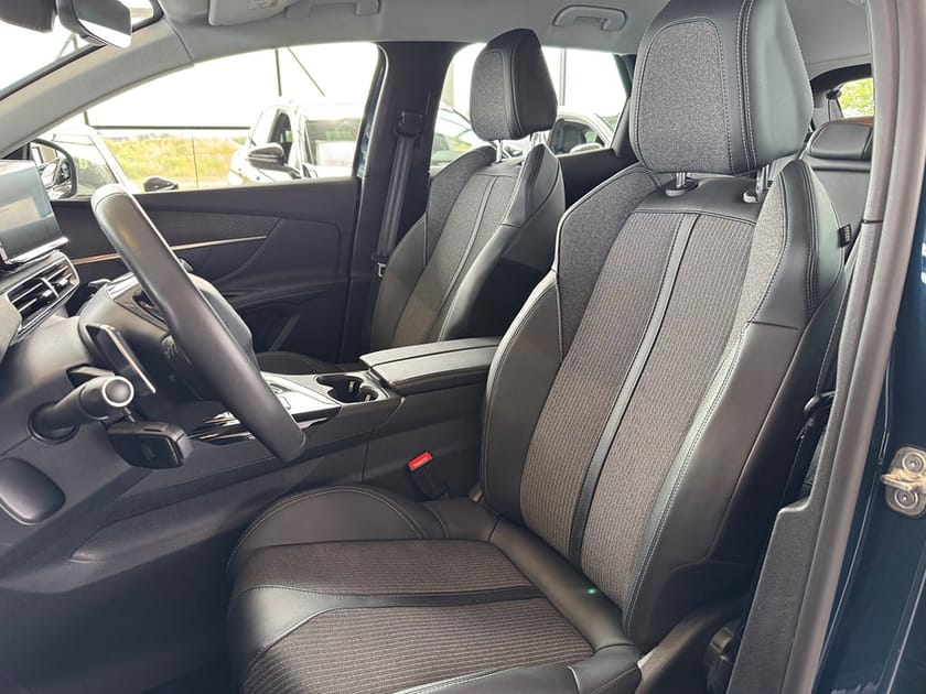 Bild 5 av Peugeot 3008 HYBRID 225 ALLURE PLUG IN | 360 ° | FULL-LED | NAVI |