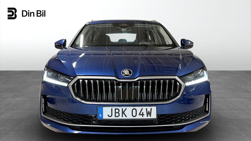 Bild 4 av Škoda Superb iV Kombi Laddhybrid 204hk 130 Edition Drag B-Kamera