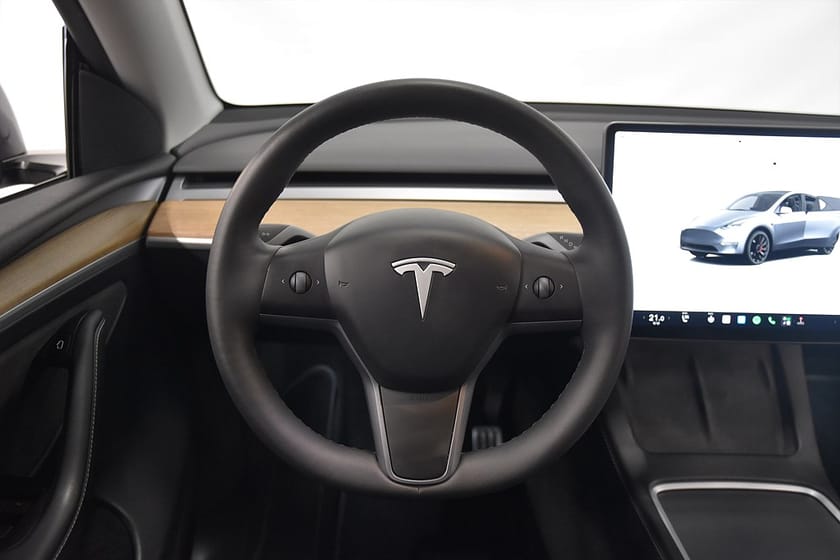Bild 2 av Tesla Model Y Performance Autopilot Pano Navi AdaptivF Dragkrok