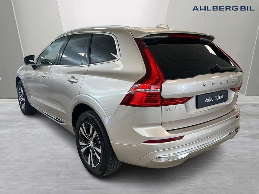 Bild 3 av Volvo XC60 T6 Core Special Edition Dragkrok Halvautomatisk, Panorama, Parkeringskamera Bak, Apple Carplay, Google Maps