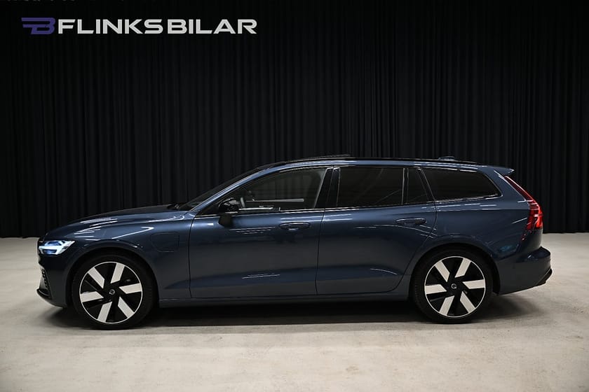 Bild 2 av Volvo V60 Recharge T8 AWD Ultimate Dark Panorama 360° Kamera H/K