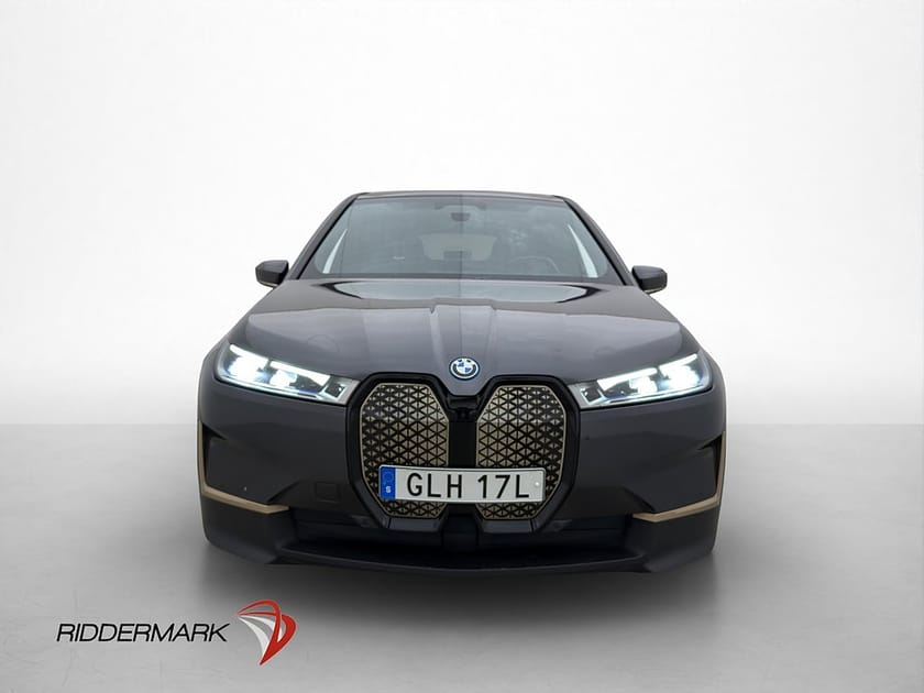 Bild 3 av BMW iX xDrive40 326hk Exclusive Sky Laser H/K HUD Drag 360°