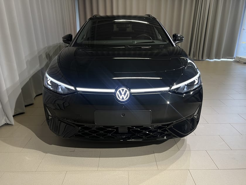 Bild 2 av Volkswagen ID.7 GTX Tourer 86 KWH 340 HK Black Edition 2027