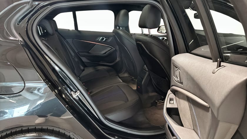 Bild 5 av BMW 120d xDrive M SPORT PANO H&K RATTVÄRME
