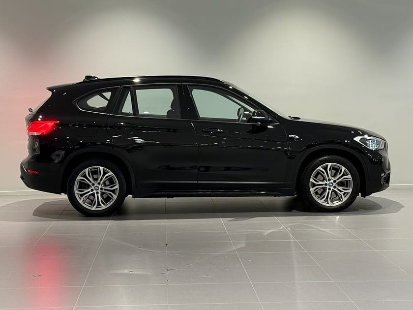 Bild 3 av BMW X1 xDrive25e Sport Line Elstol m minne Adpt Farth Head-up