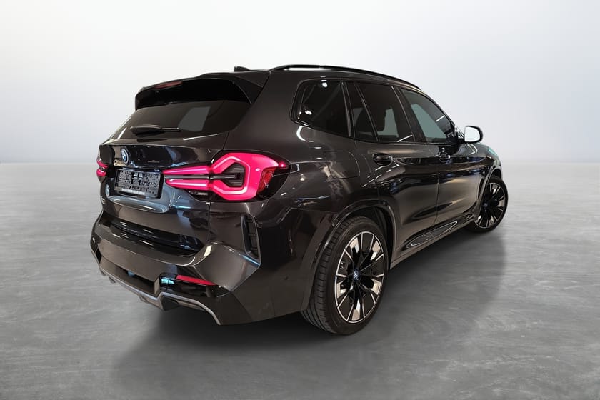 Bilde 4 av BMW iX3 FLULLY CHARGED M-SPORT | HENGERFESTE|H/K|360|PANORAMA