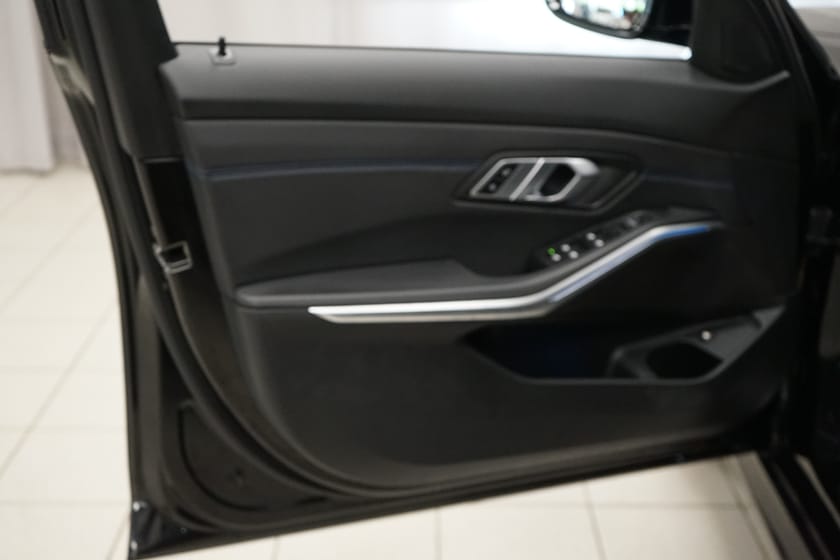 Bild 3 av BMW 330e xDrive Sedan M-Sport
