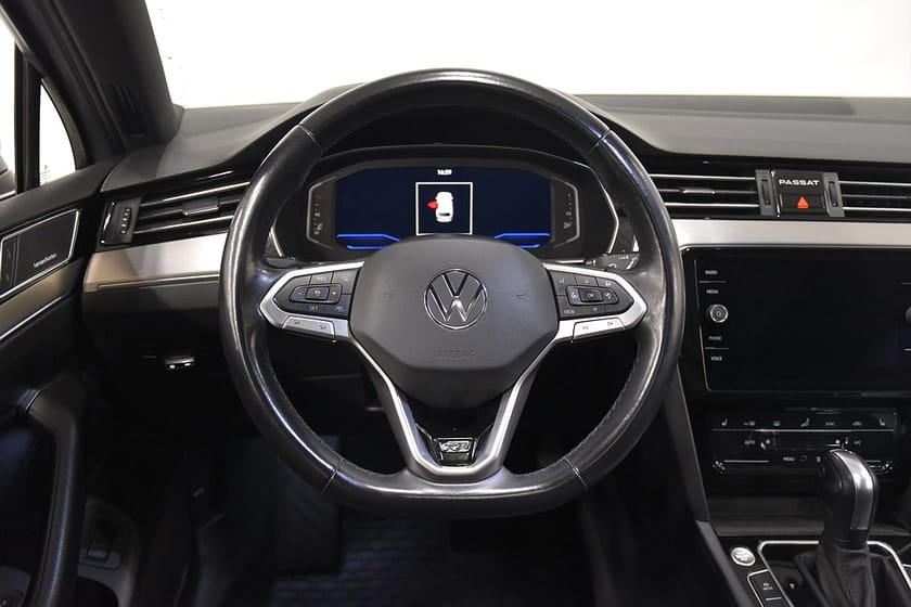 Bild 2 av Volkswagen Passat Sportscombi 2.0 TDI 4M R-Line Drag D-Värm Rattv H/K Pano 200hk