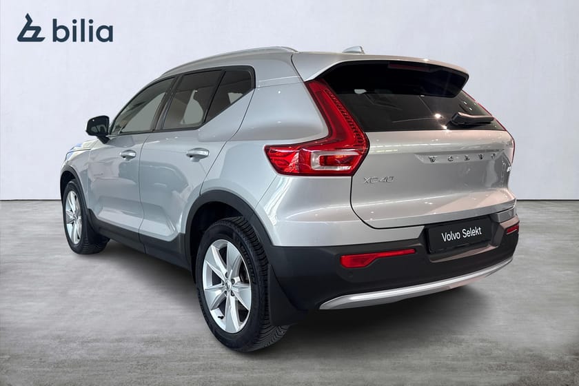 Bild 2 av Volvo XC40 B4 FWD Bensin Core SE II/Tonade rutor/Dragkrok/Metallic