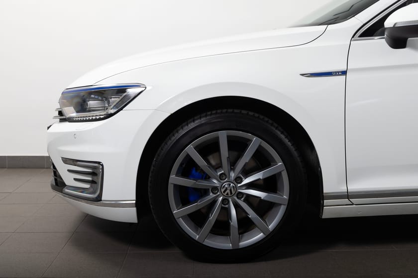 Bild 4 av Volkswagen Passat Variant GTE 1.4 TSI DSG Sekventiell 218hk Cockpit/BLIS/Carplay