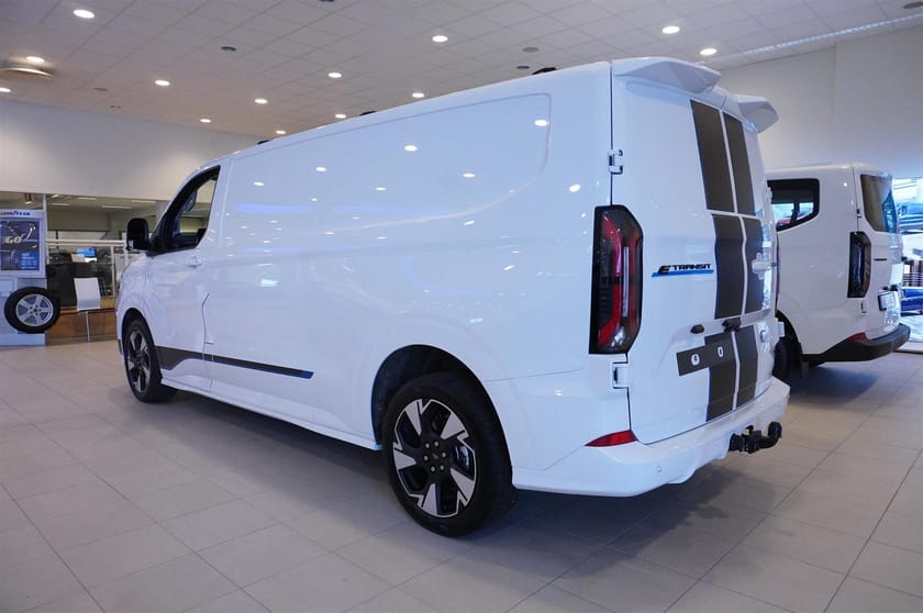 Bild 4 av WF0RXXTAXBTS41353 E-Custom Skåp Sport 340l Elmotor 210kw 286hk 1-Växlad El
