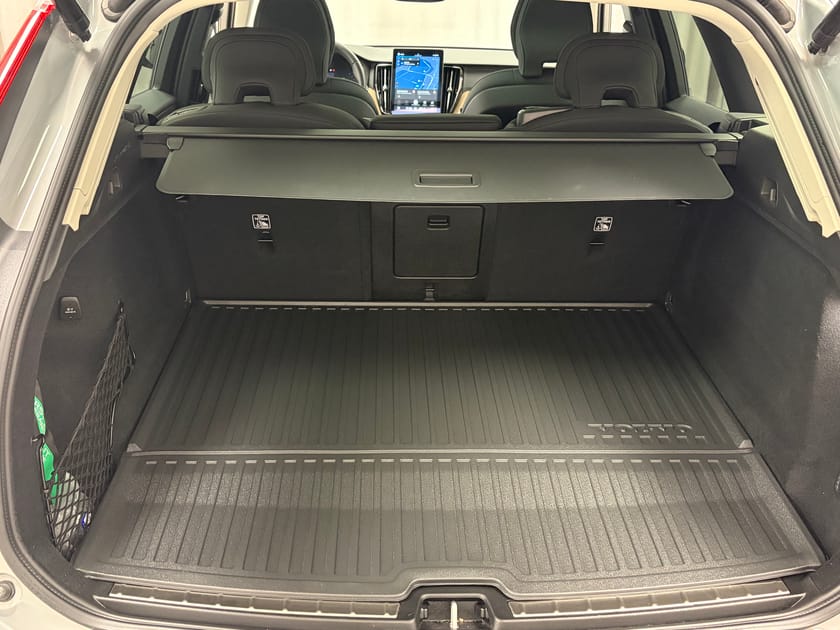 Bild 4 av Volvo XC60 T8 Plus Dark Nordic Edition | HarmanKardon PremiumSound | Parkeringskamera 360
