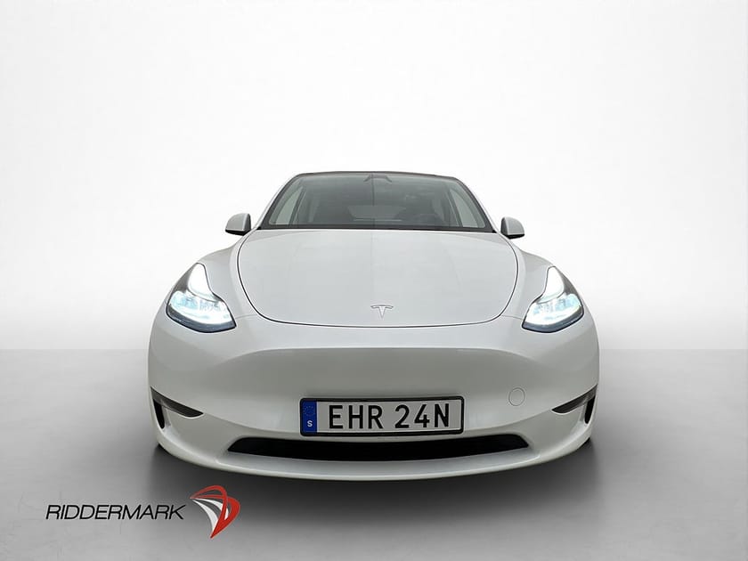 Bild 3 av Tesla Model Y Long Range AWD Pano Drag Värmare Moms Pano